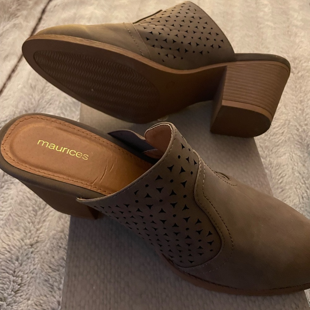 Maurice’s sz 10 Womens mules - EUC